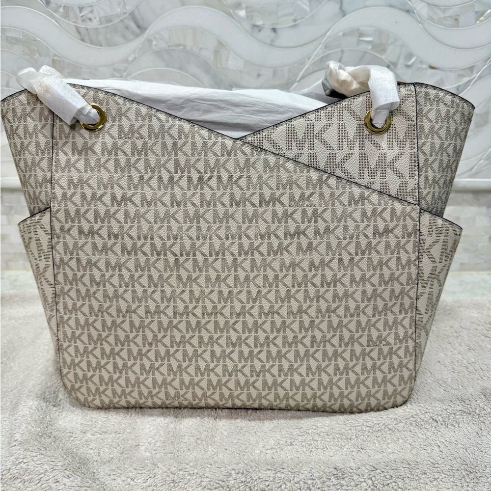 NWT Michael Kors Cream Shoulder Bag with Monogram Design - Picture 3 of 6